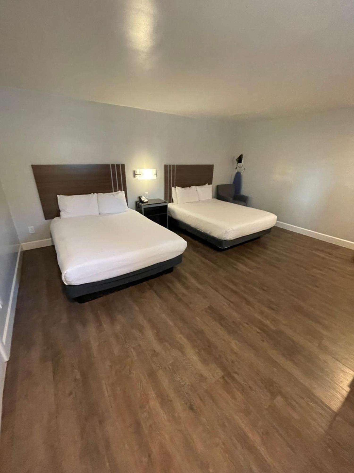 Stargazer Inn And Suites Монтерей Екстериор снимка