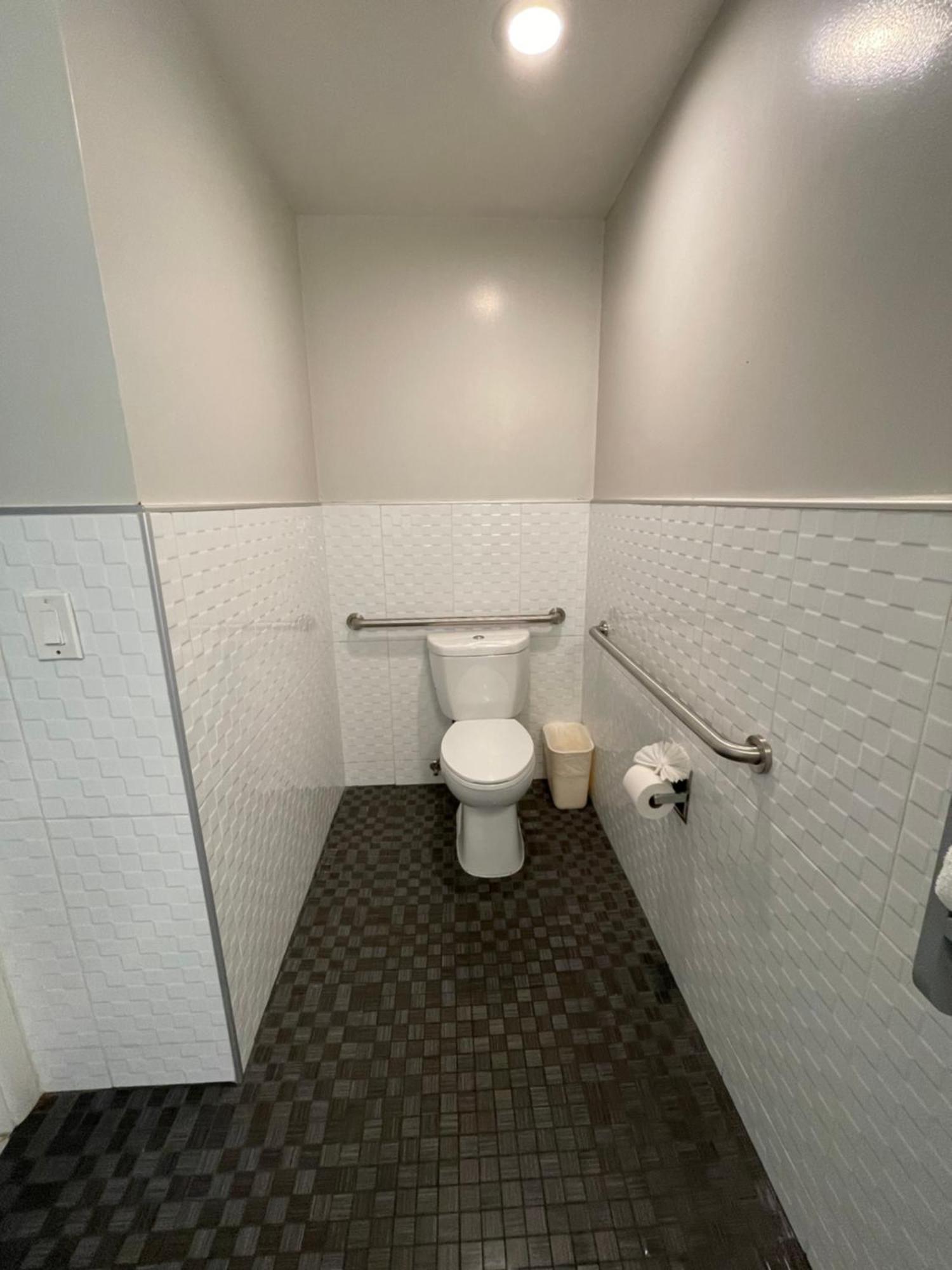 Stargazer Inn And Suites Монтерей Екстериор снимка